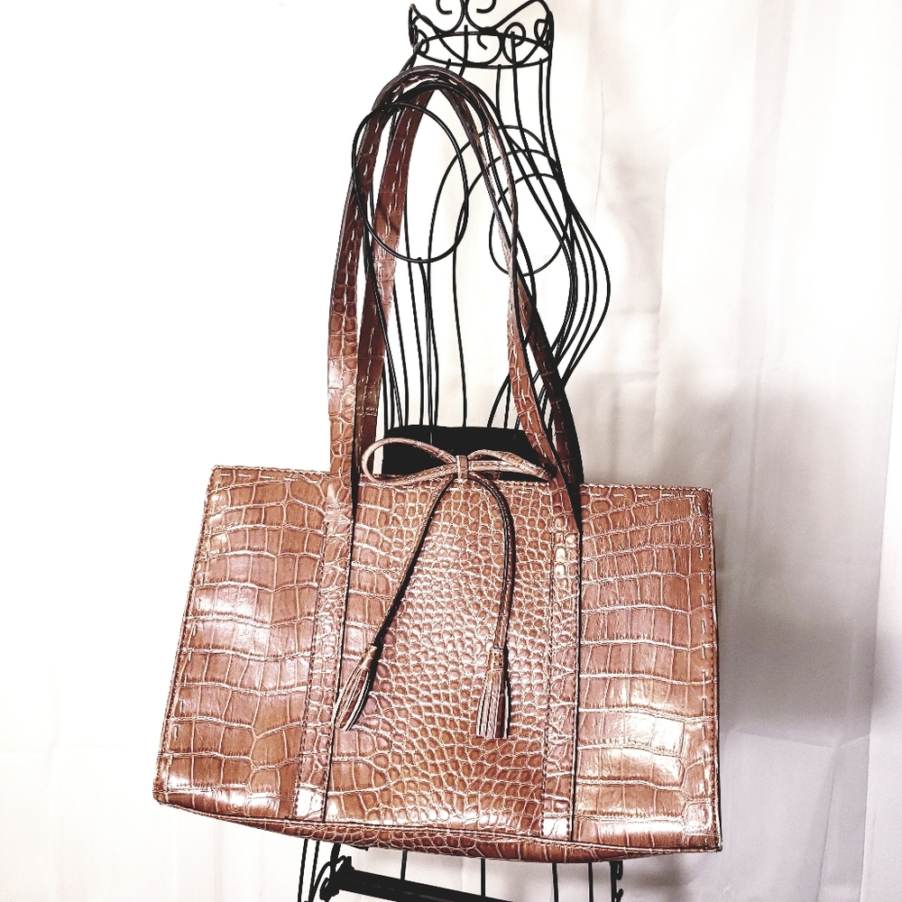 Liz Claiborne Shoulder
